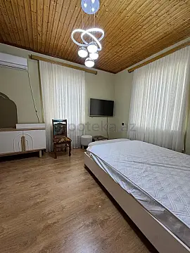 Satılır 5 otaqlı həyət evi 200 m²