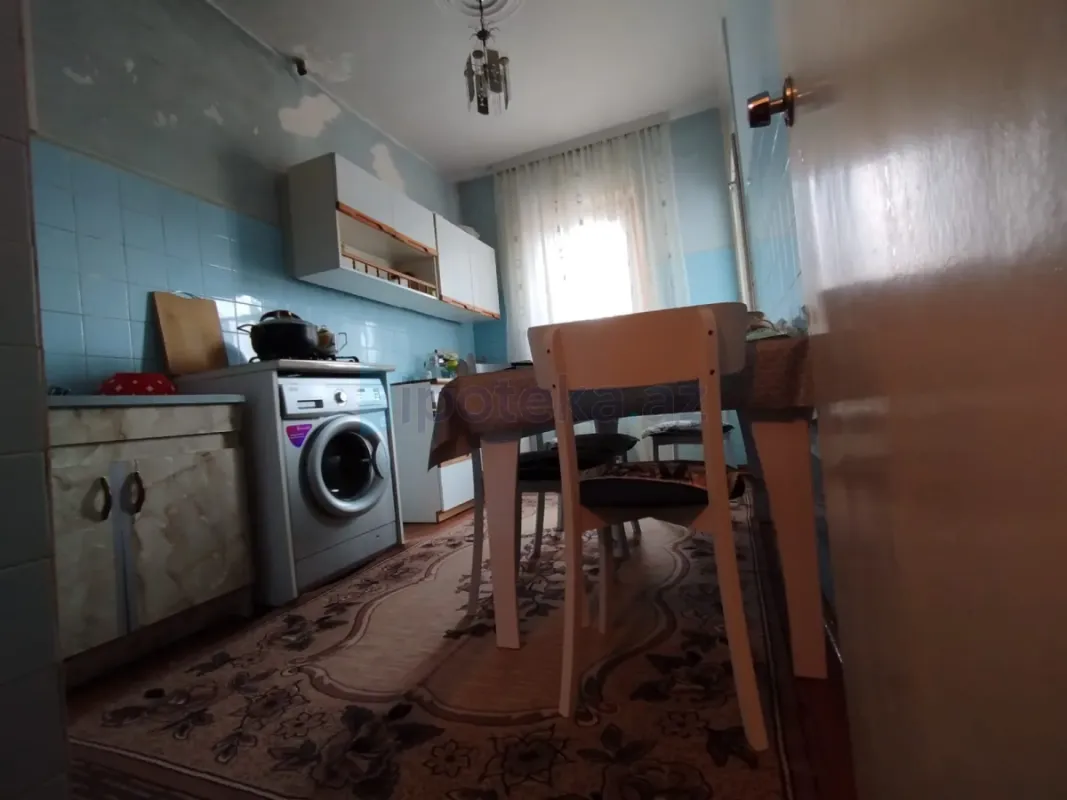 Satılır 4 otaqlı köhnə tikili 96 m²