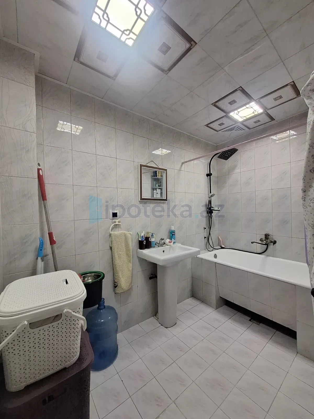 Satılır 3 otaqlı köhnə tikili 60 m²