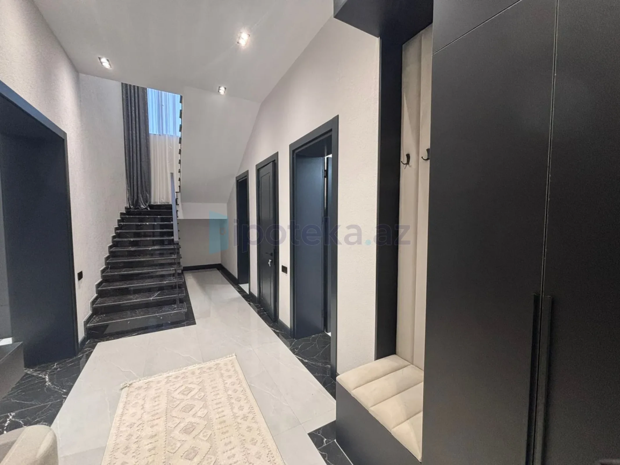 Satılır 5 otaqlı mənzil 260 m²