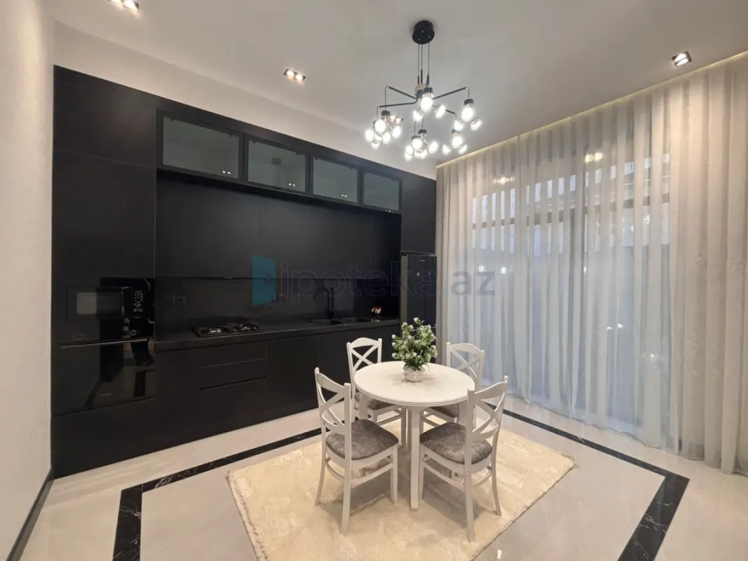 Satılır 5 otaqlı mənzil 260 m²
