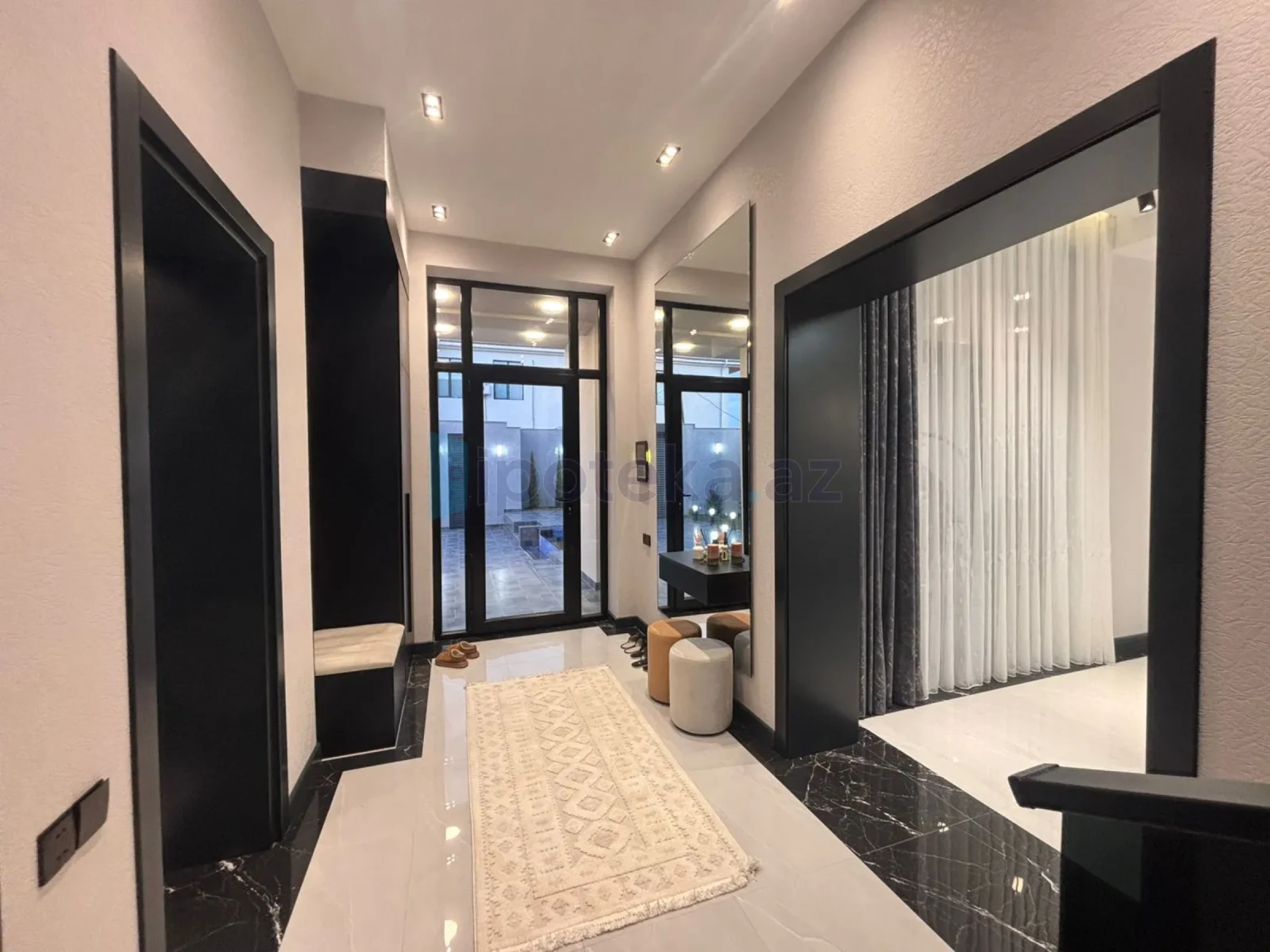 Satılır 5 otaqlı mənzil 260 m²