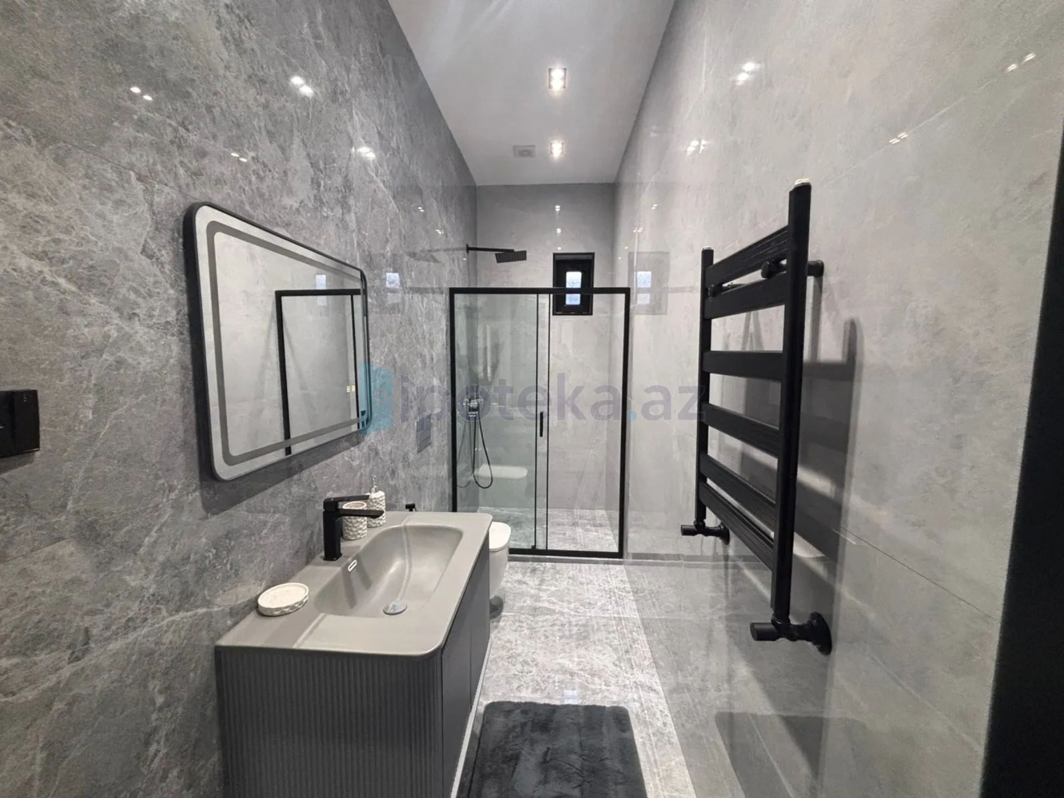 Satılır 5 otaqlı mənzil 260 m²