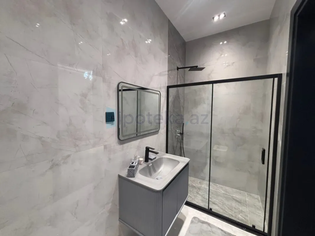 Satılır 5 otaqlı mənzil 260 m²