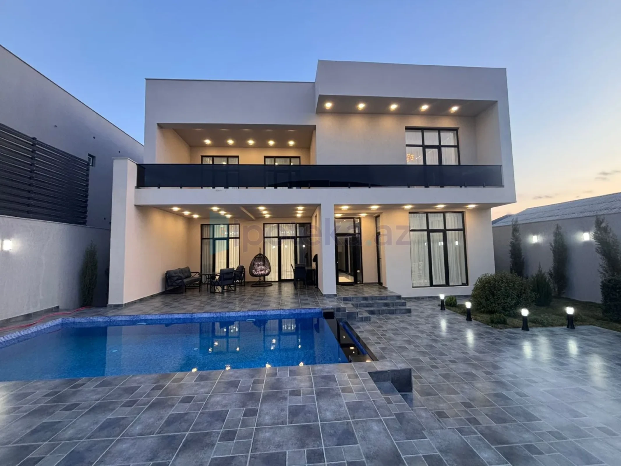 Satılır 5 otaqlı mənzil 260 m²