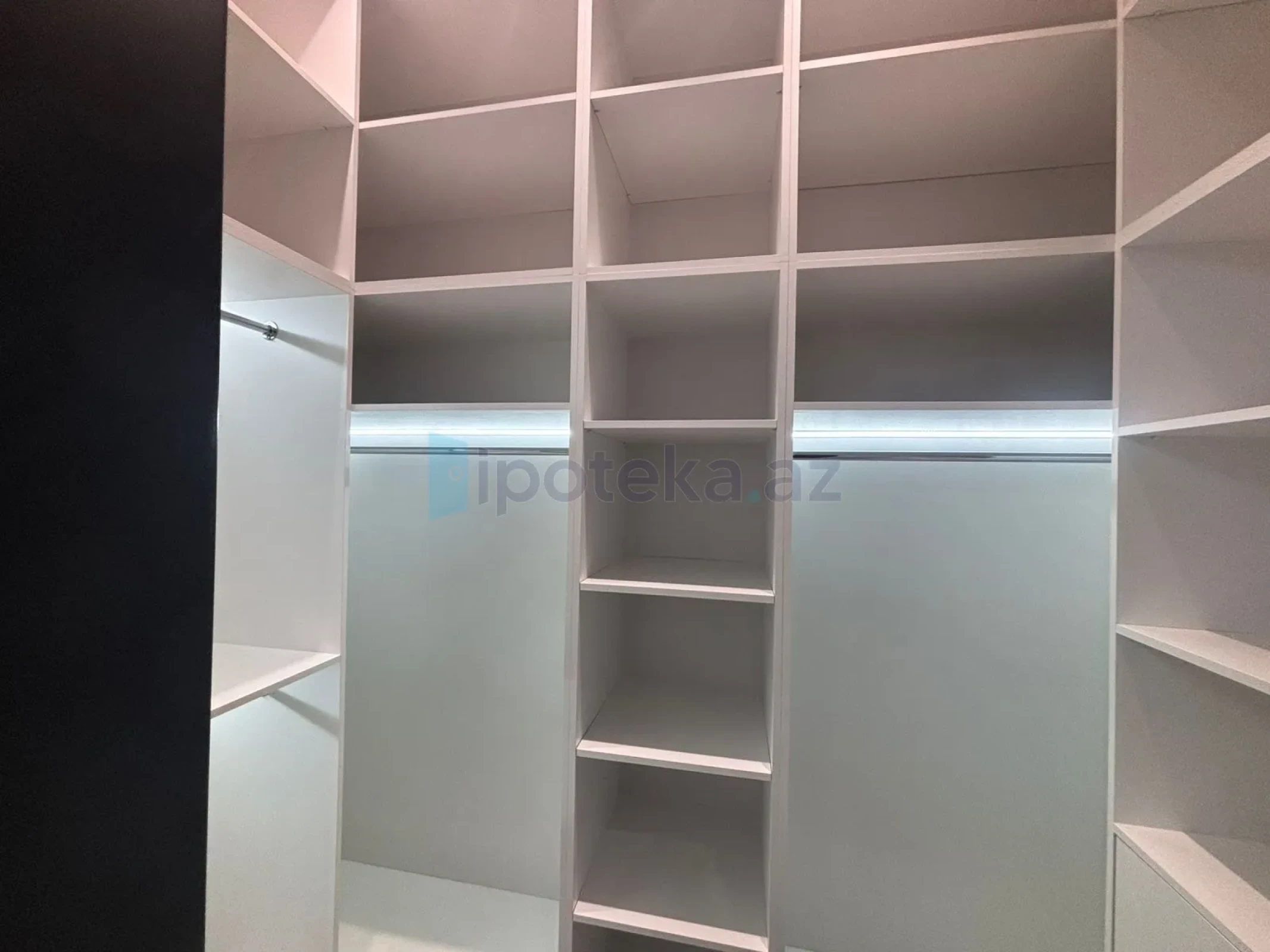 Satılır 5 otaqlı mənzil 260 m²