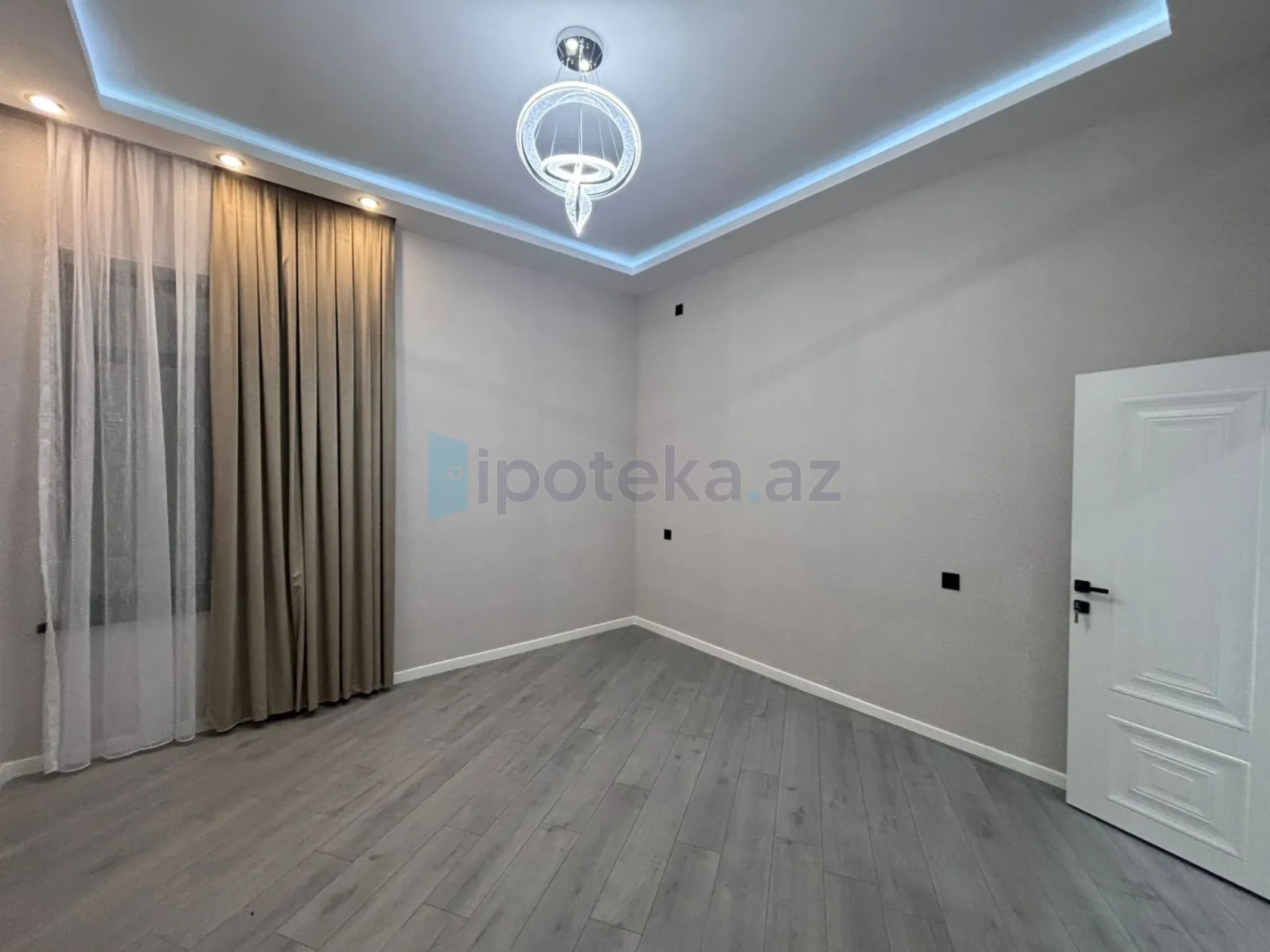Satılır 3 otaqlı mənzil 140 m²
