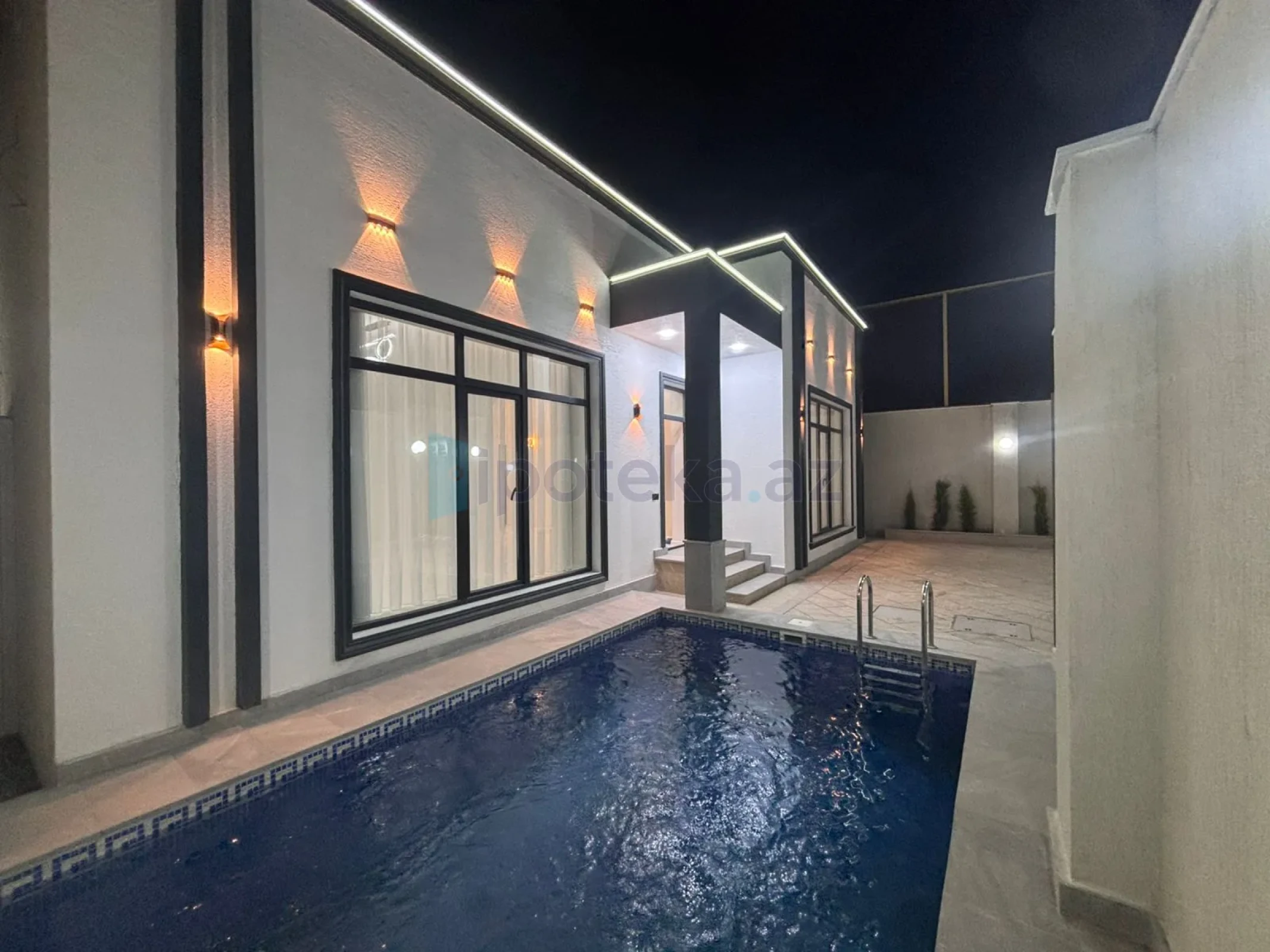 Satılır 3 otaqlı mənzil 140 m²