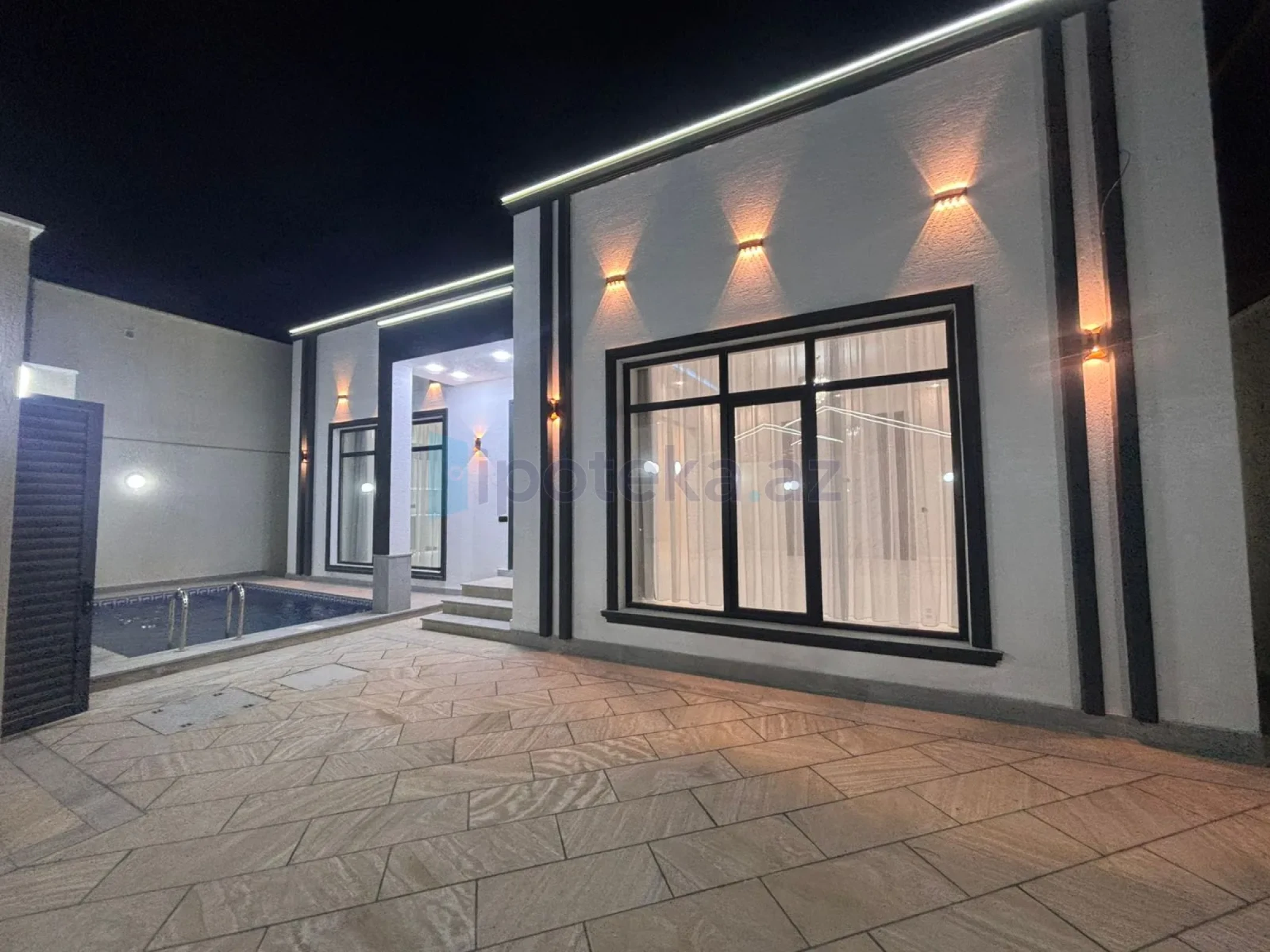 Satılır 3 otaqlı mənzil 140 m²