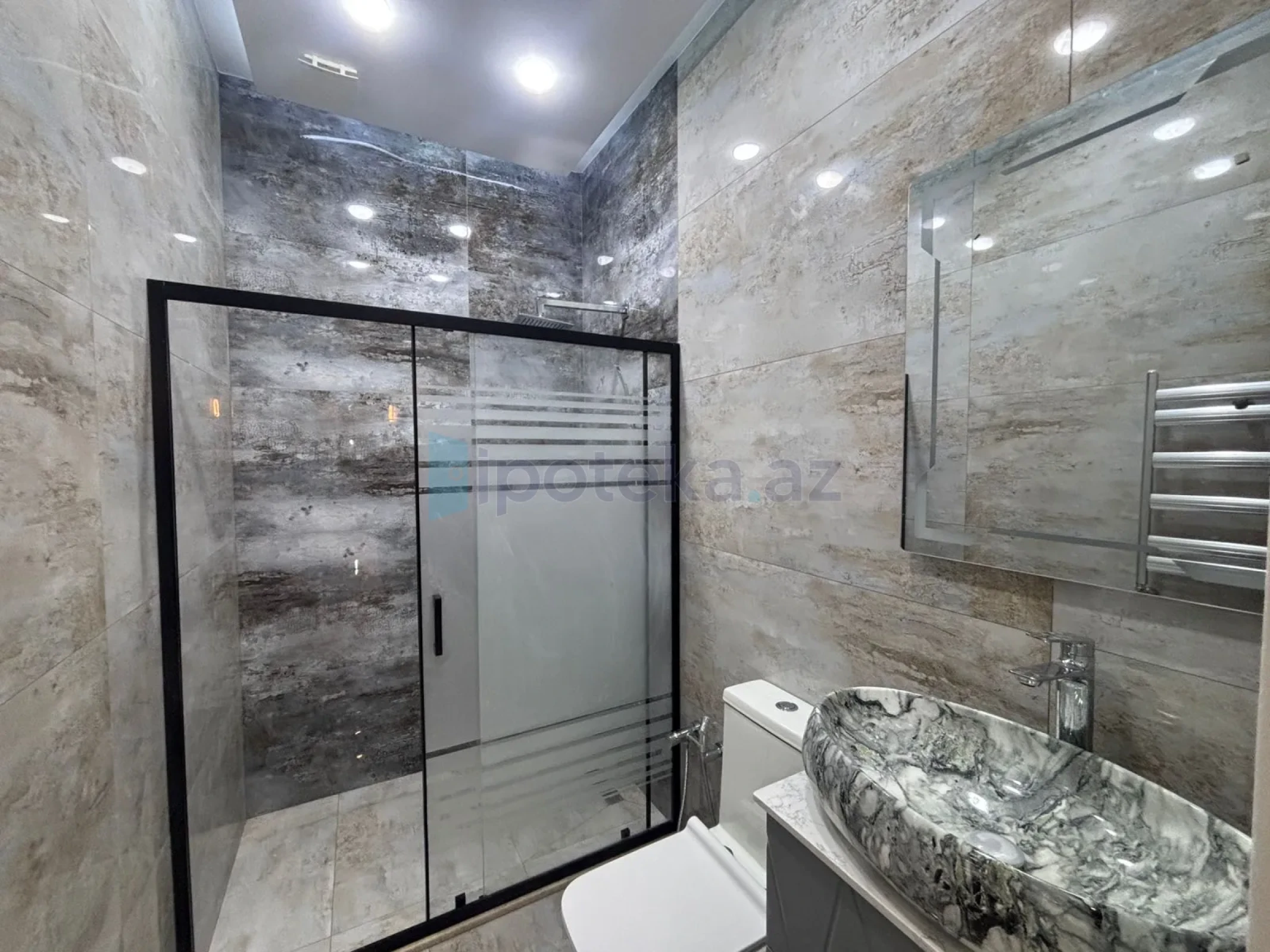 Satılır 3 otaqlı mənzil 140 m²
