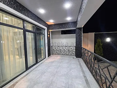 Satılır 4 otaqlı mənzil 160 m²