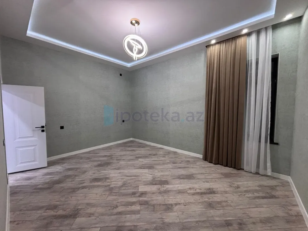 Satılır 4 otaqlı mənzil 160 m²