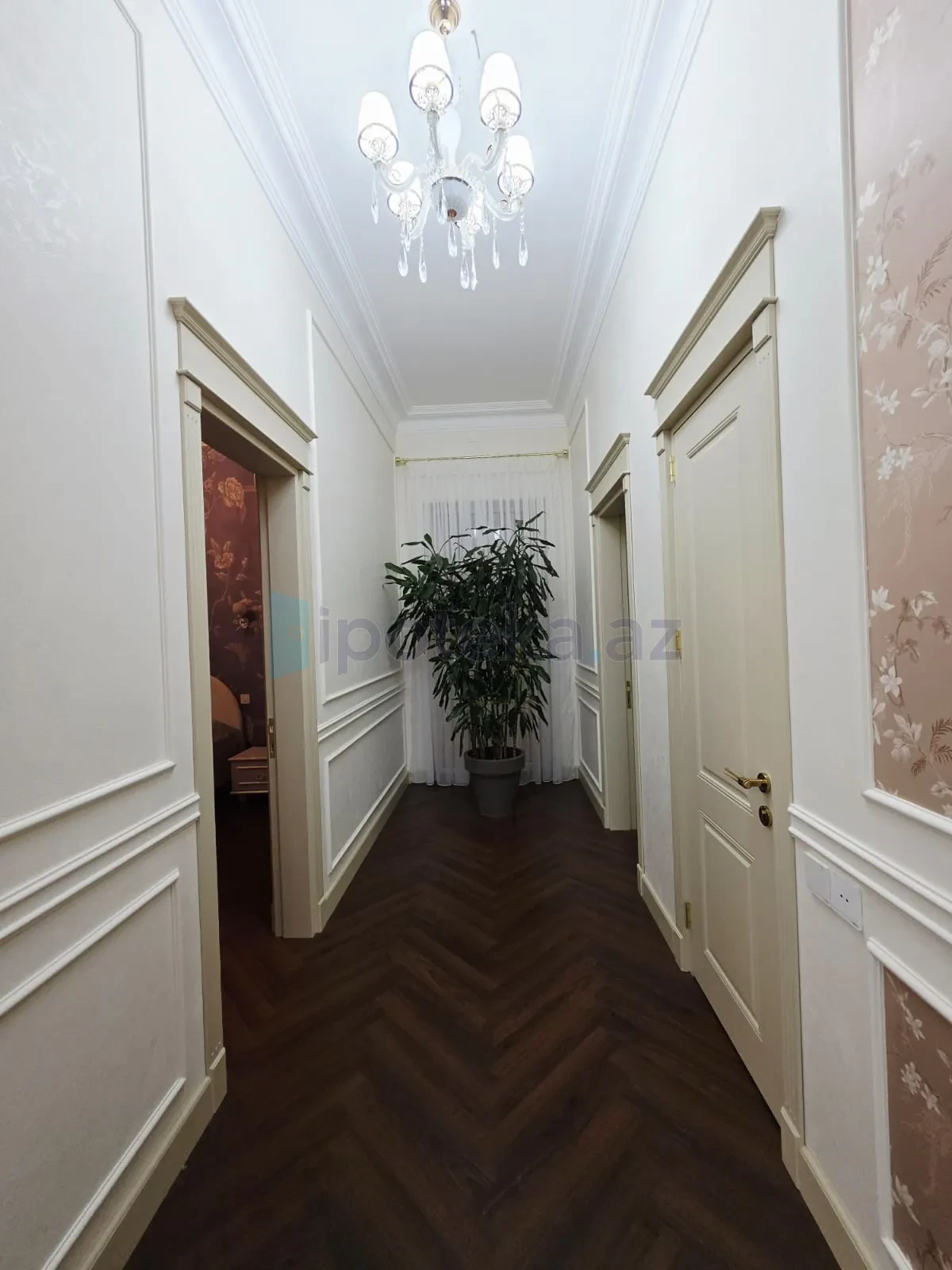 Satılır 4 otaqlı mənzil 130 m²