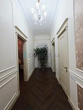 Satılır 4 otaqlı mənzil 130 m²