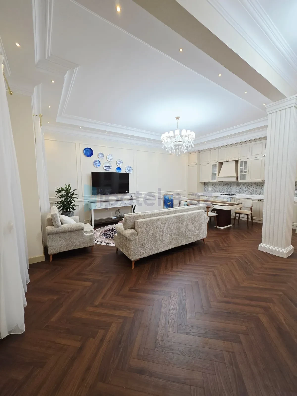 Satılır 4 otaqlı mənzil 130 m²