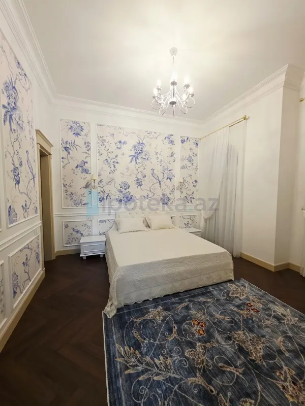 Satılır 4 otaqlı mənzil 130 m²