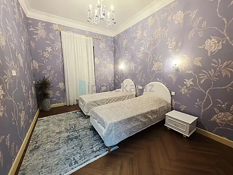 Satılır 4 otaqlı mənzil 130 m²
