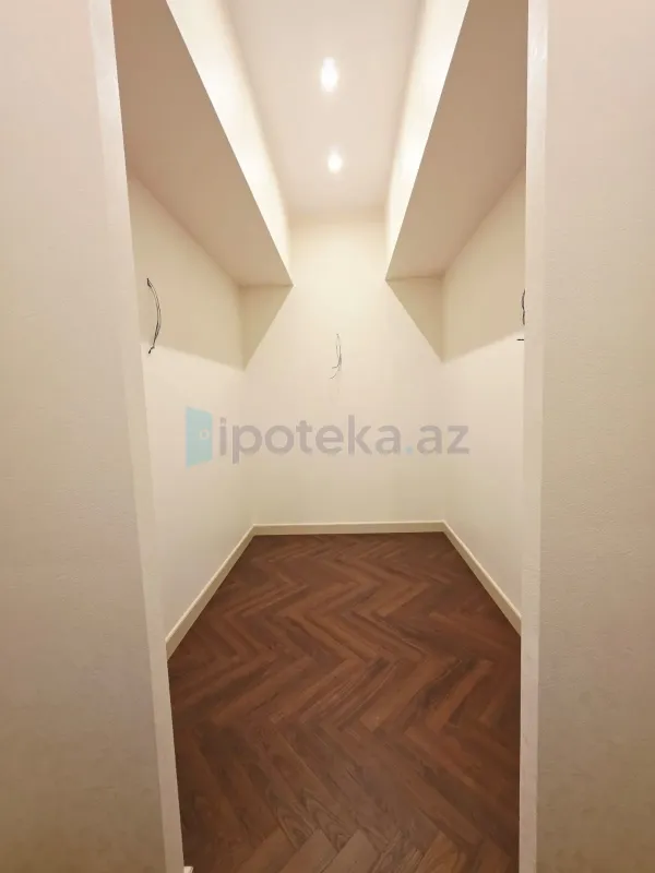 Satılır 4 otaqlı mənzil 130 m²