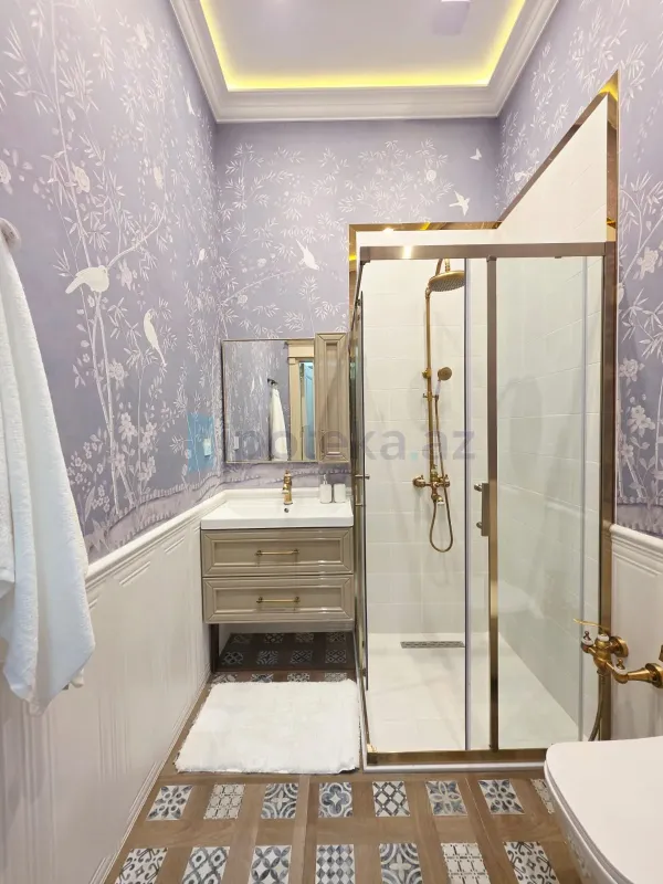 Satılır 4 otaqlı mənzil 130 m²