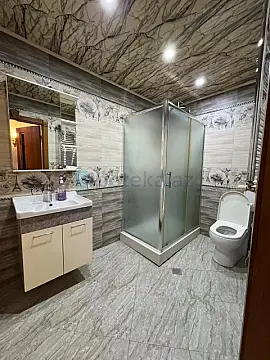 Satılır 3 otaqlı yeni tikili 130 m²