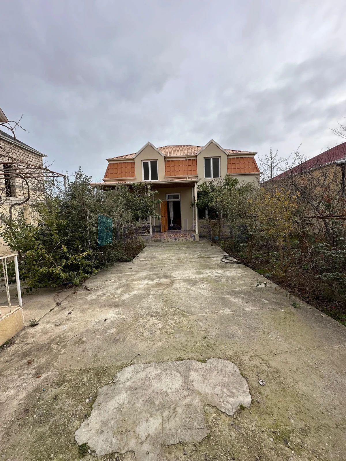 Satılır 2 otaqlı həyət evi 90 m²
