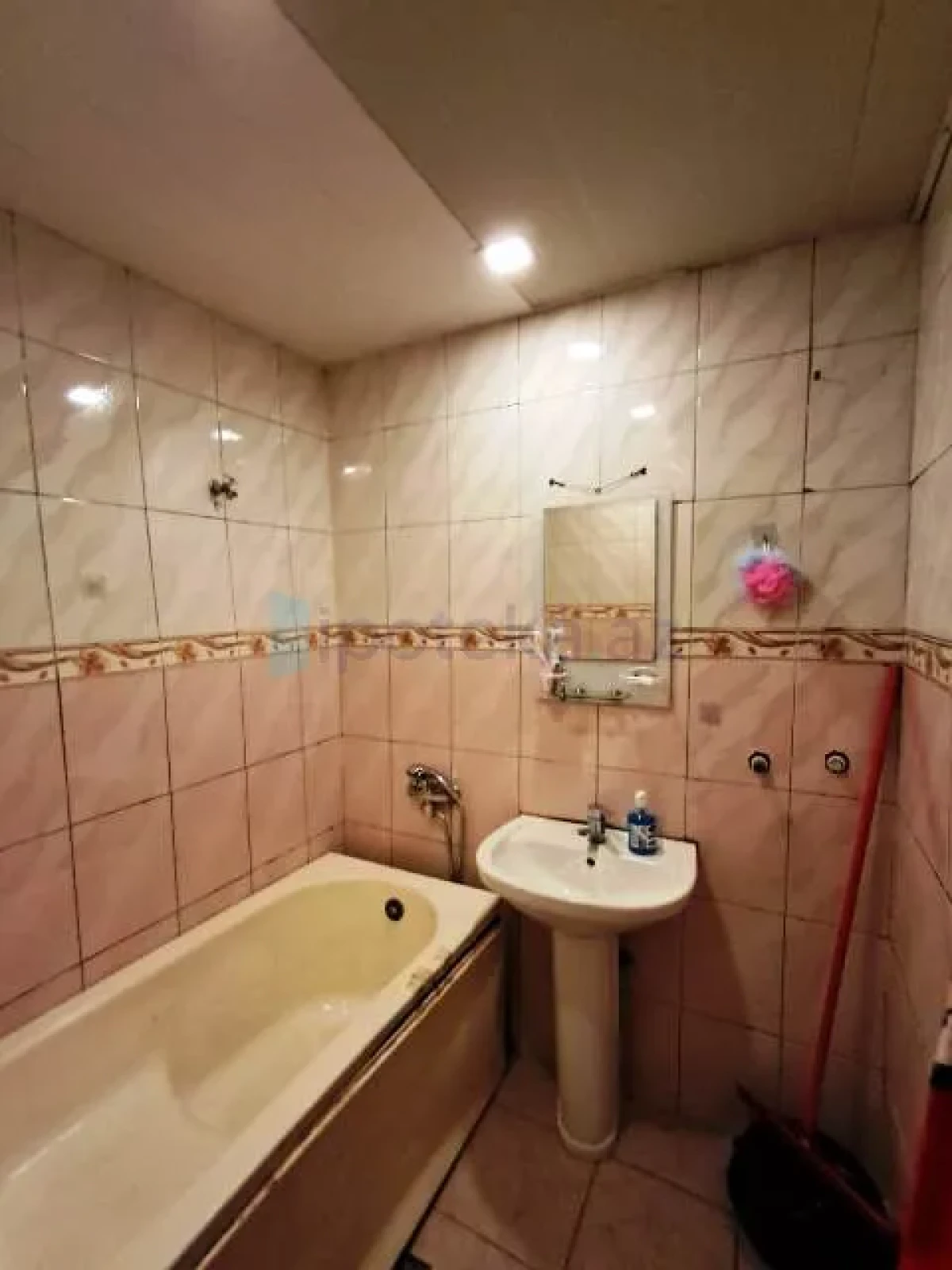 Satılır 2 otaqlı köhnə tikili 60 m²
