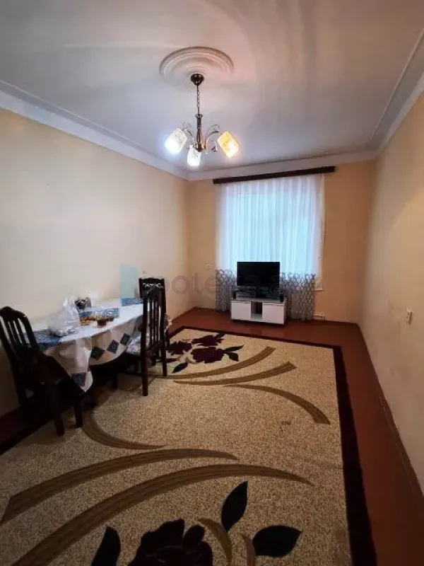 Satılır 2 otaqlı köhnə tikili 60 m²