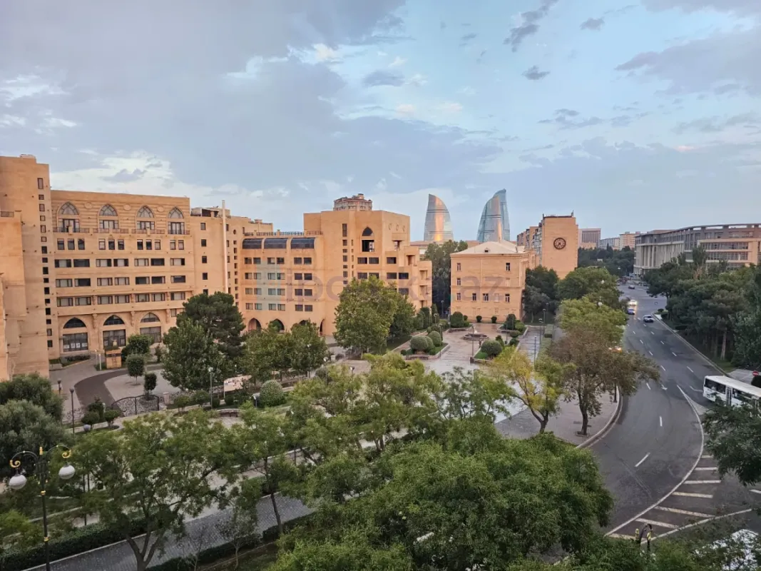 Satılır 3 otaqlı köhnə tikili 103 m²