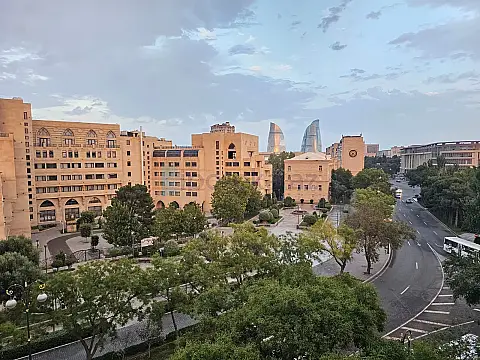 Satılır 3 otaqlı köhnə tikili 103 m²