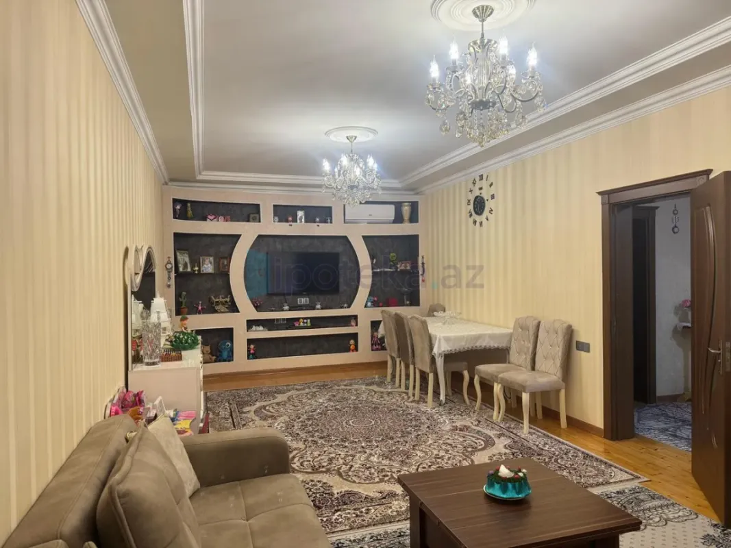 Satılır 5 otaqlı həyət evi 182 m²