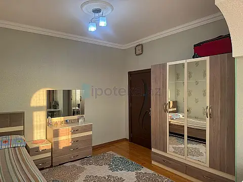 Satılır 5 otaqlı həyət evi 182 m²