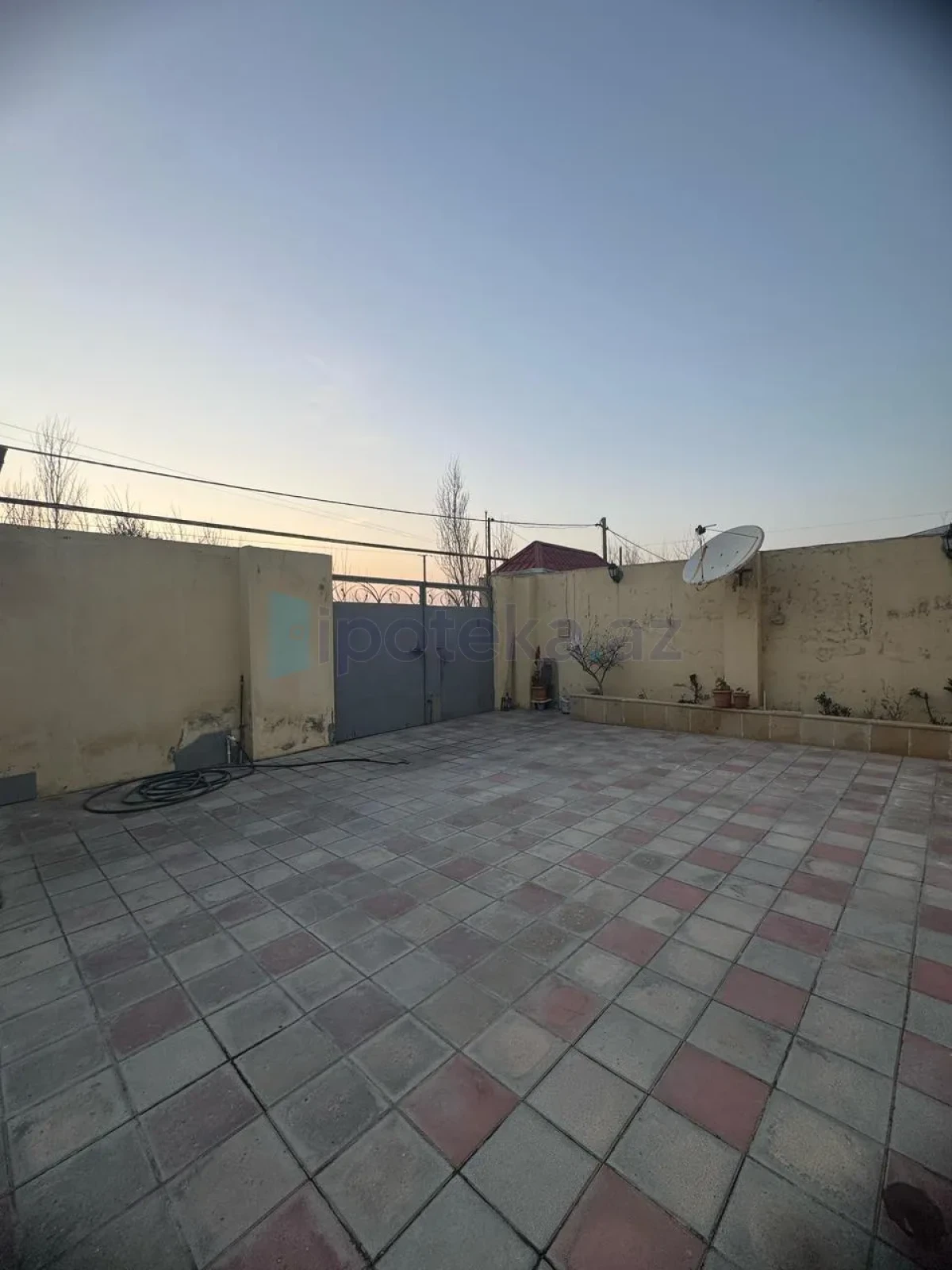 Satılır 5 otaqlı həyət evi 182 m²