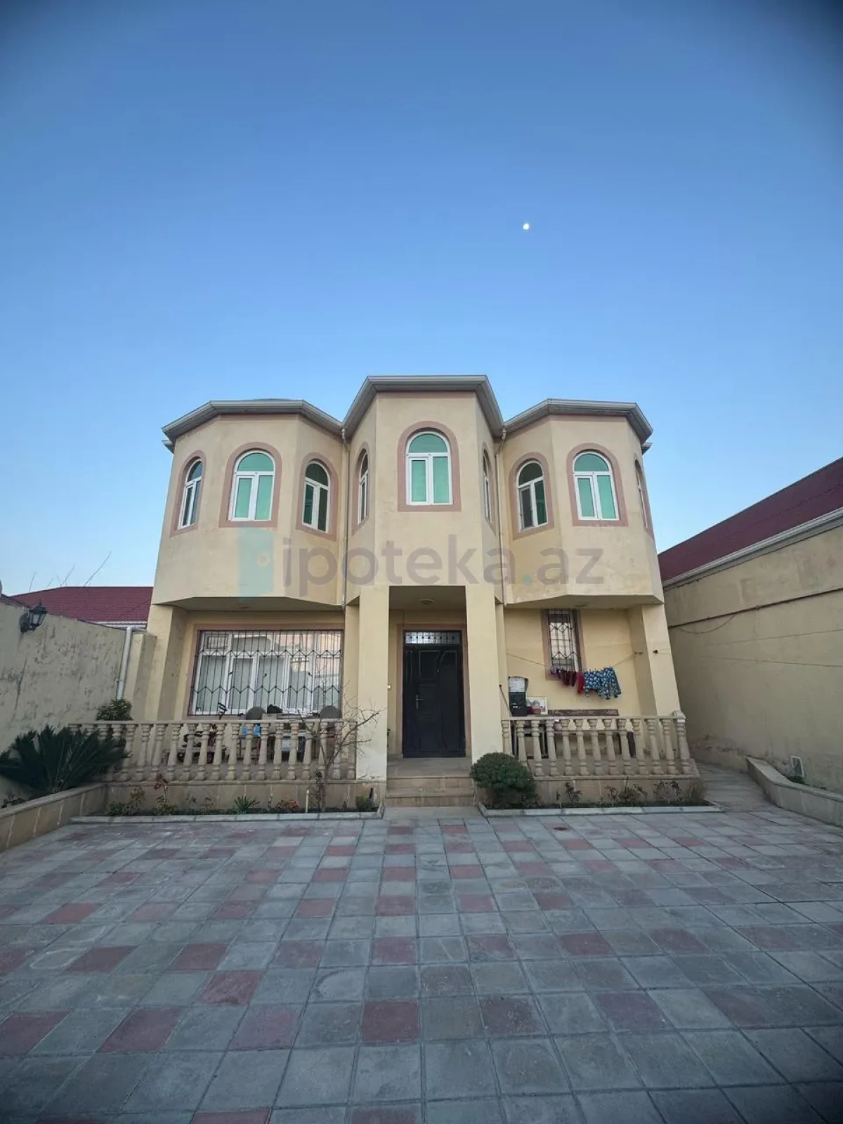 Satılır 5 otaqlı həyət evi 182 m²
