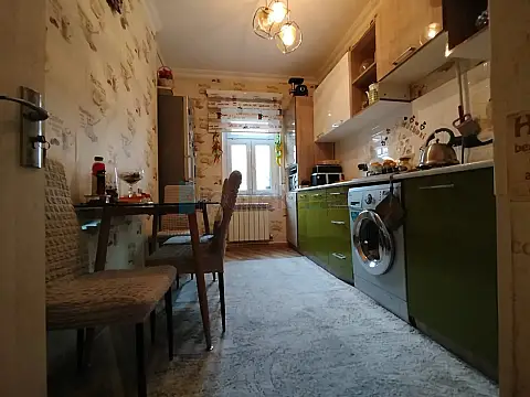 Satılır 3 otaqlı köhnə tikili 74 m²