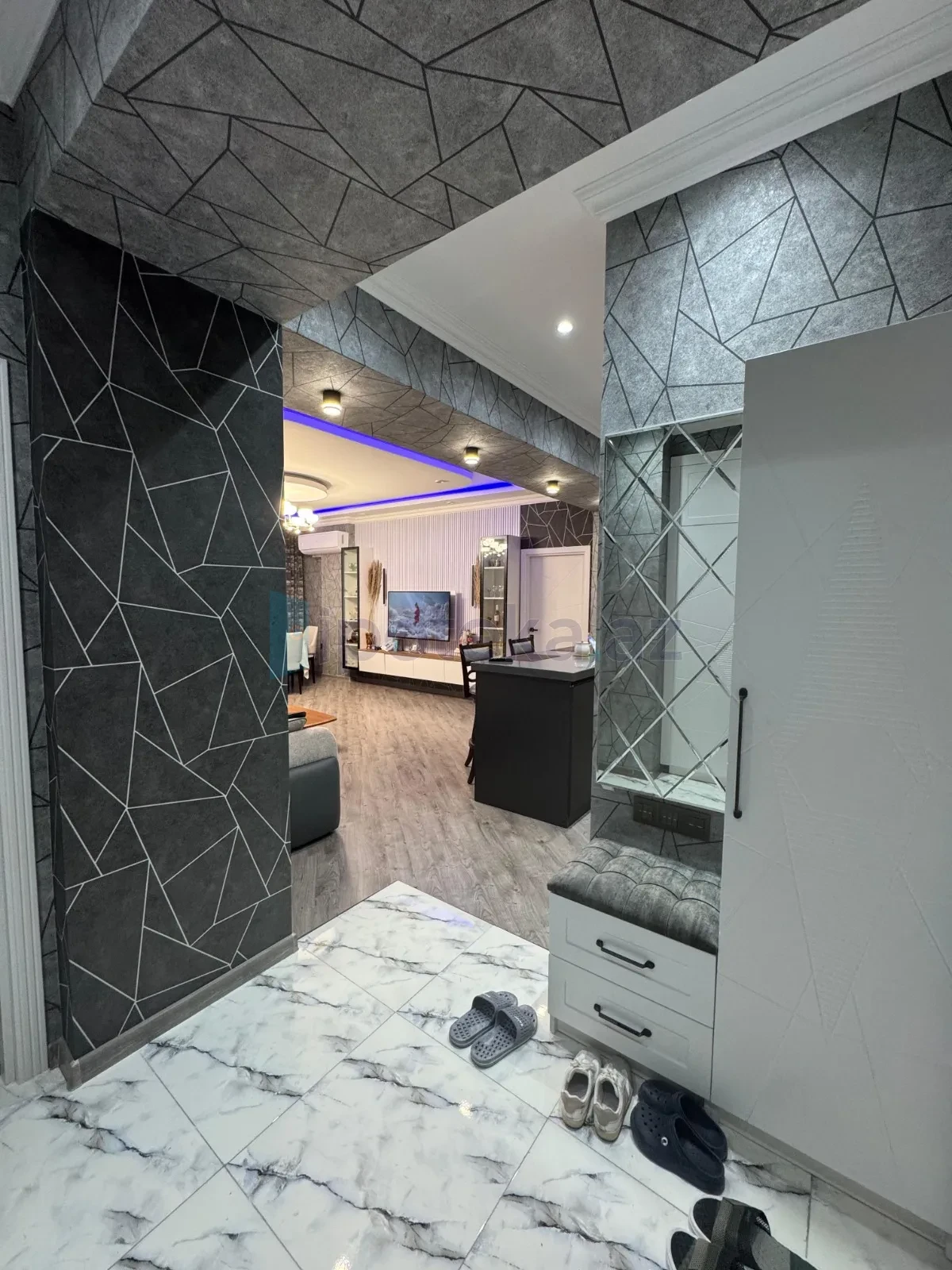 Satılır 3 otaqlı yeni tikili 100 m²