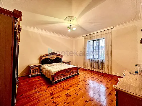 Satılır 7 otaqlı həyət evi 400 m²