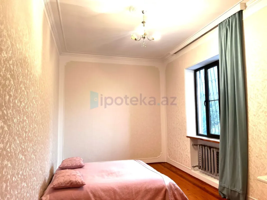 Satılır 7 otaqlı həyət evi 400 m²