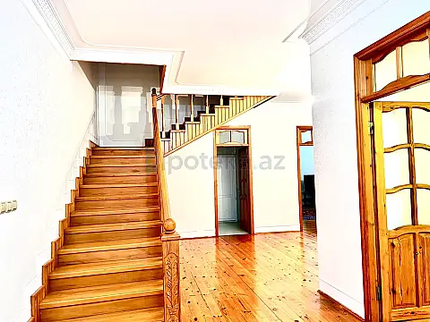 Satılır 7 otaqlı həyət evi 400 m²