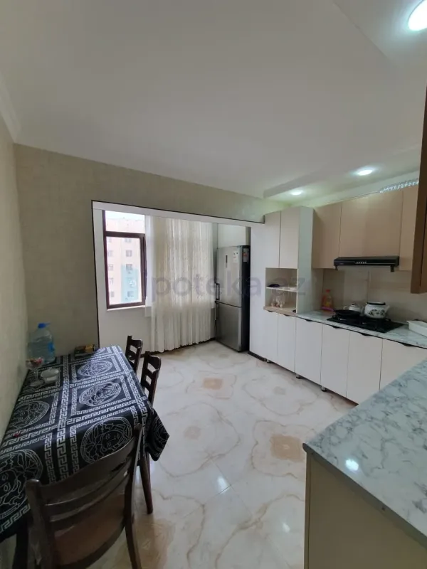 Satılır 5 otaqlı köhnə tikili 120 m²