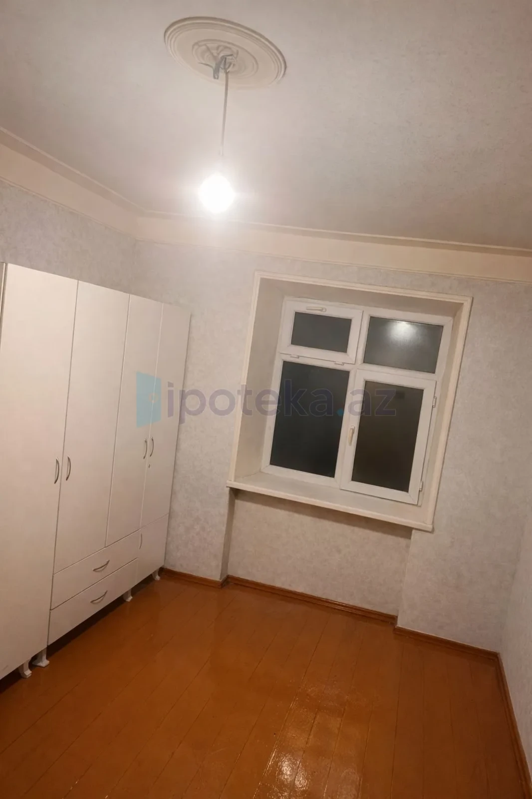 Satılır 2 otaqlı köhnə tikili 53 m²