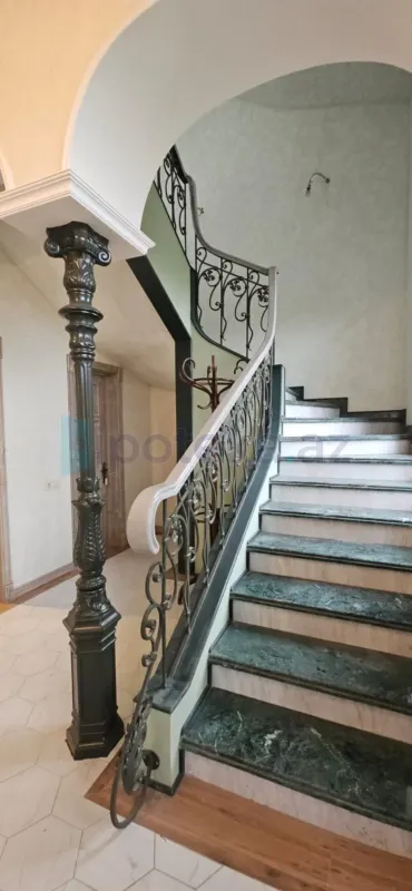 Satılır 7 otaqlı mənzil 360 m²