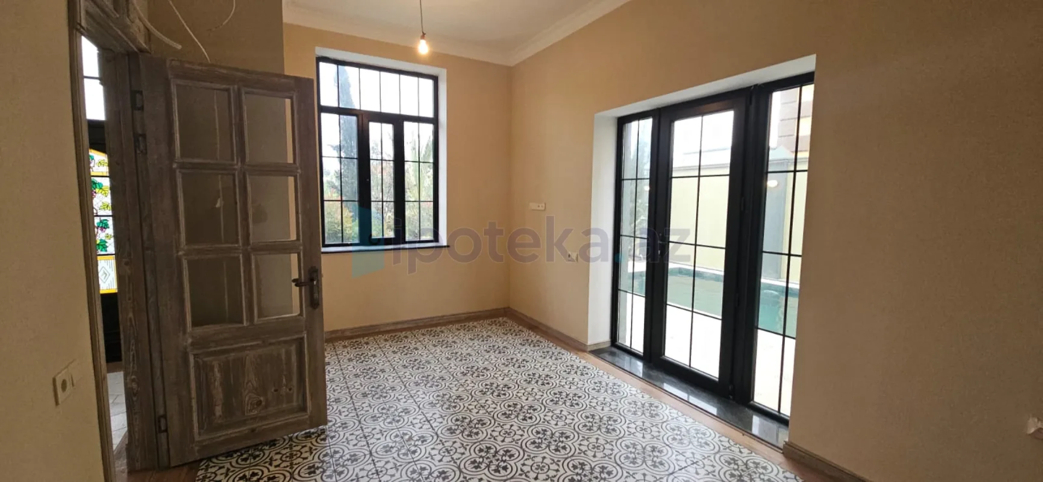 Satılır 7 otaqlı mənzil 360 m²