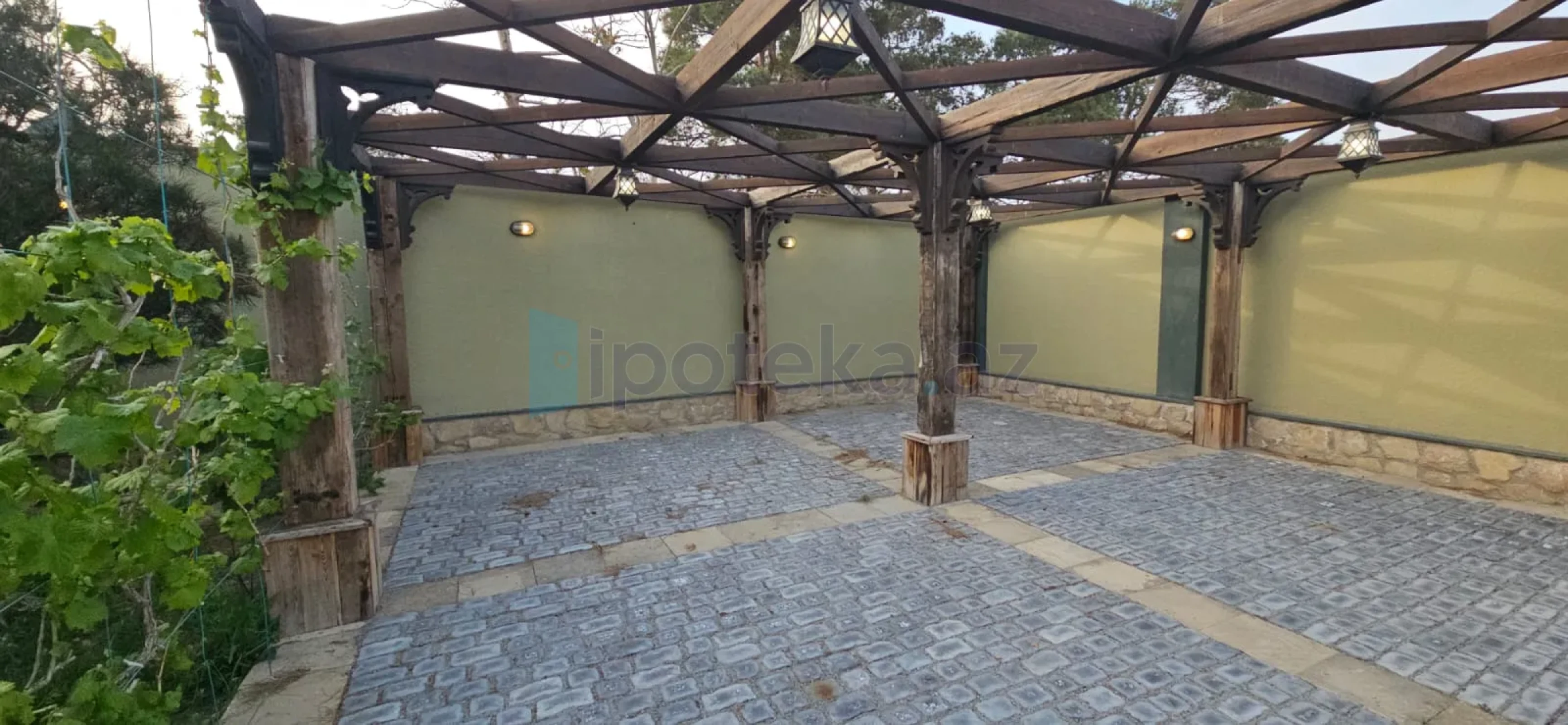 Satılır 7 otaqlı mənzil 360 m²