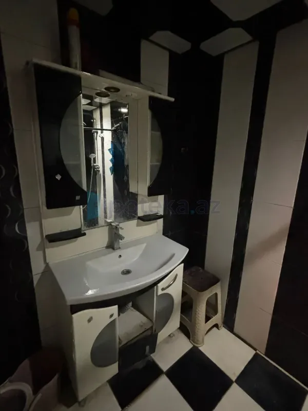 Satılır 3 otaqlı köhnə tikili 76 m²