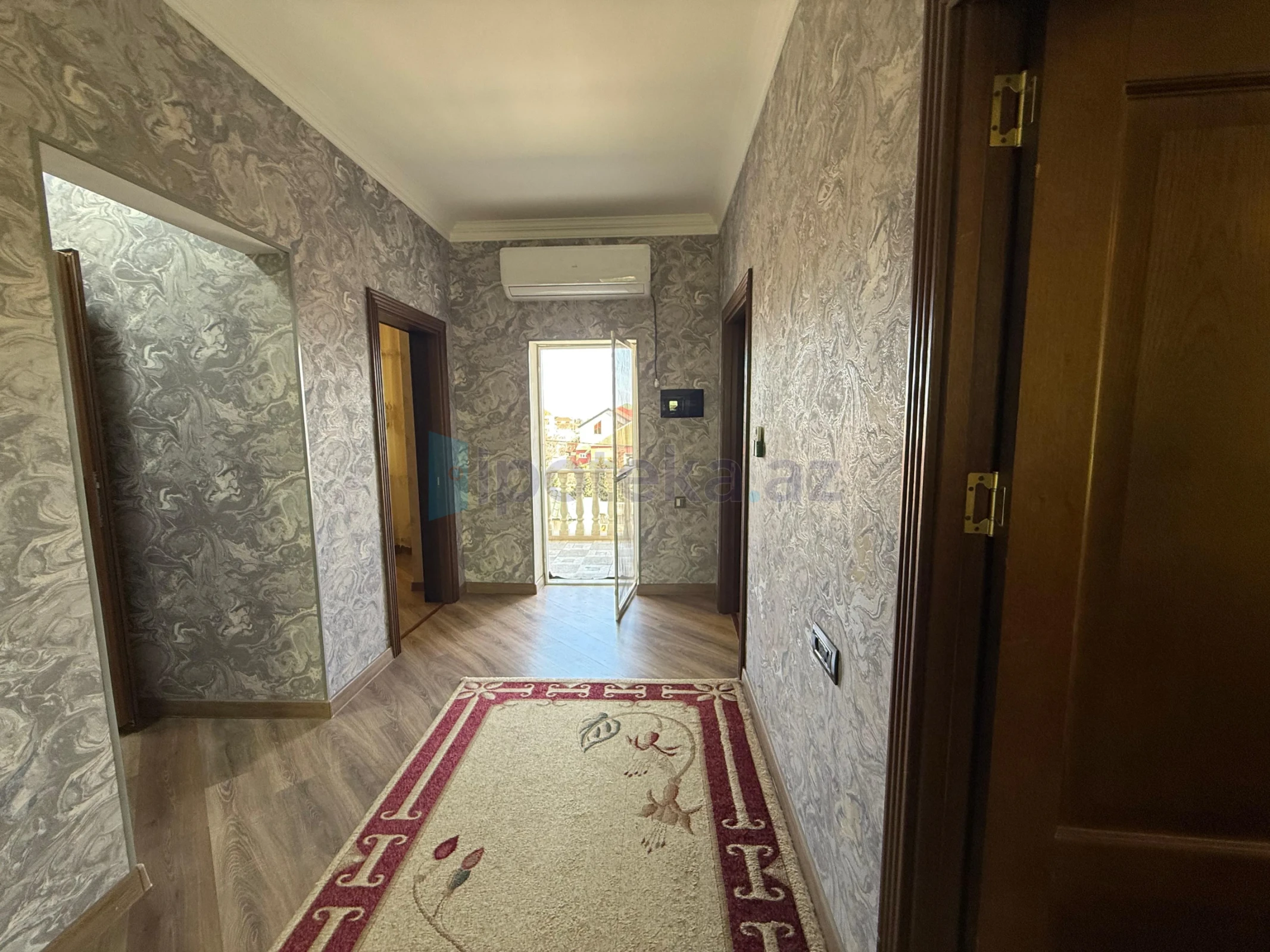 Satılır 5 otaqlı həyət evi 300 m²