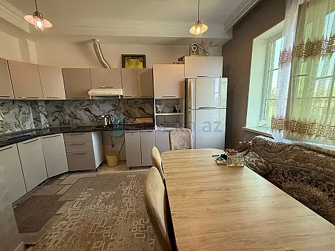 Satılır 5 otaqlı həyət evi 300 m²