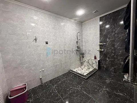 Satılır 5 otaqlı həyət evi 300 m²