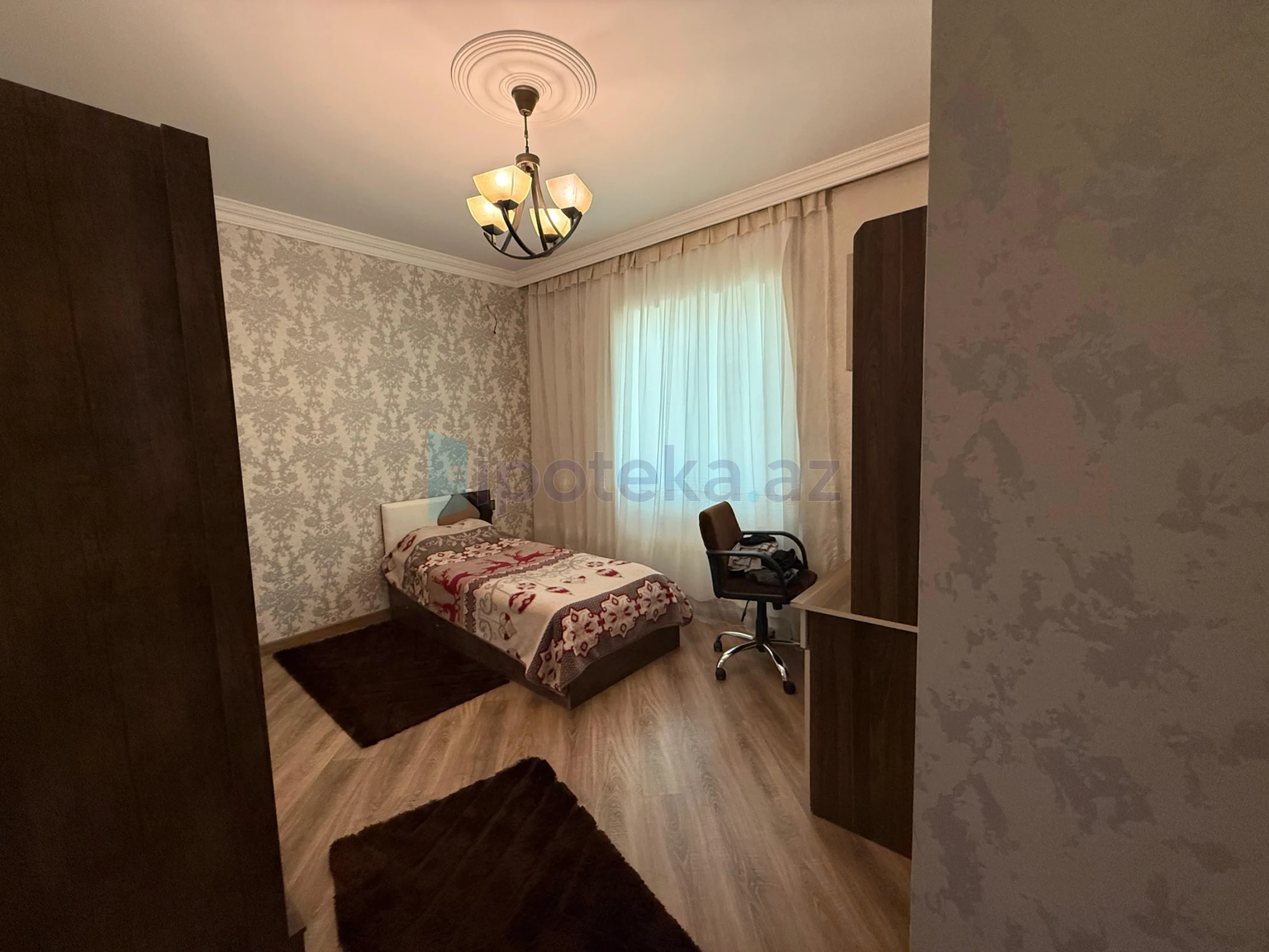 Satılır 5 otaqlı həyət evi 300 m²