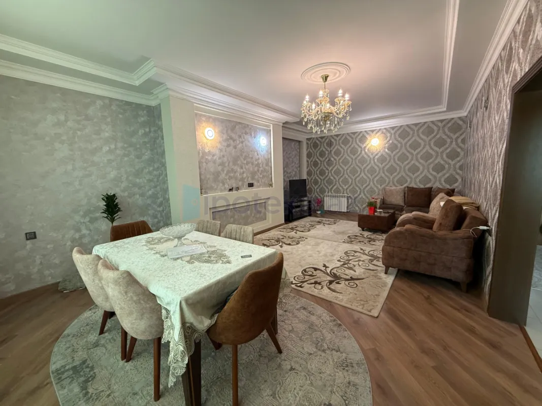 Satılır 5 otaqlı həyət evi 300 m²