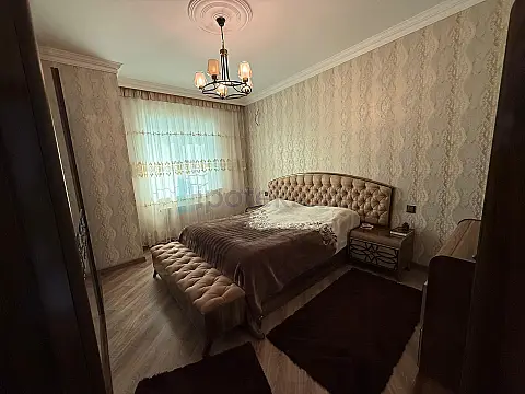 Satılır 5 otaqlı həyət evi 300 m²